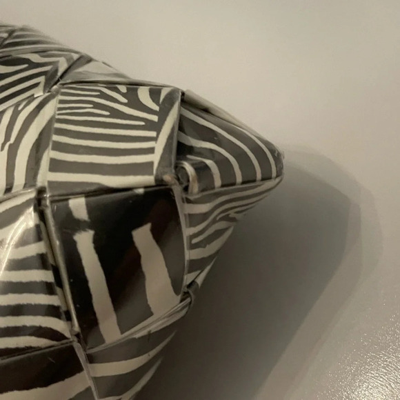 Nahui Ollin Candy Wrapping Black White Red Paper Crossbody Bag - Picture 6 of 11